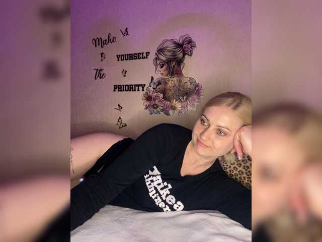 Enni1's BongaCams show and profile