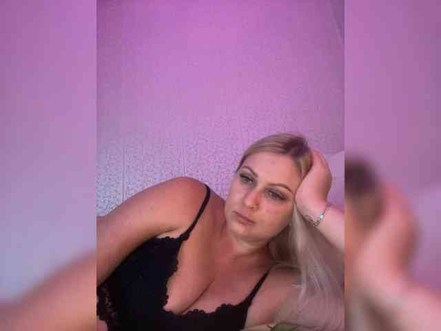 MissDivine webcam