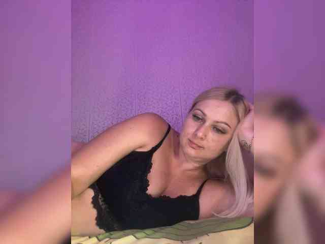 MissDivine webcam