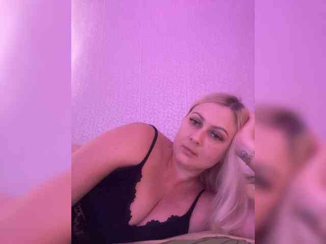 MissDivine webcam