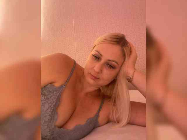 MissDivine webcam