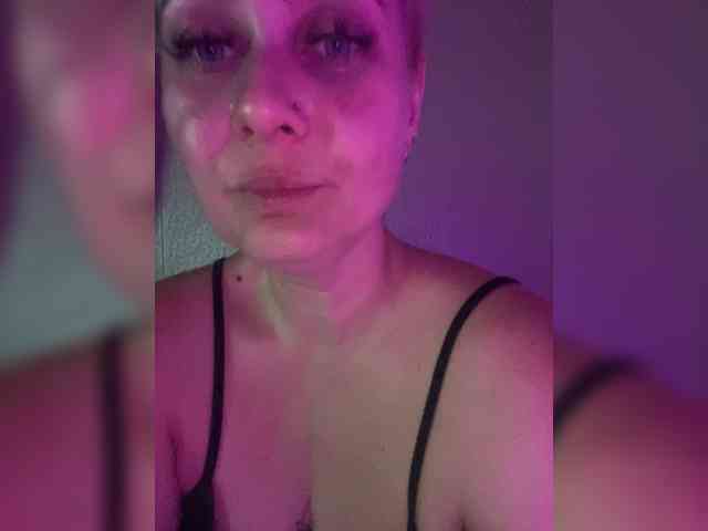 MissDivine webcam