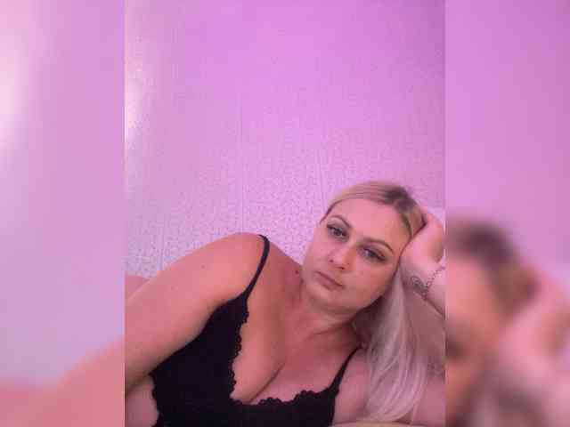 MissDivine webcam