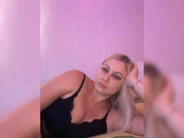 MissDivine webcam