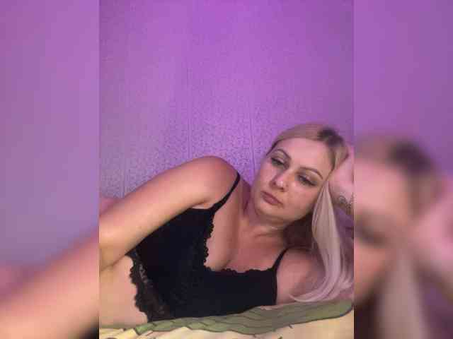MissDivine webcam