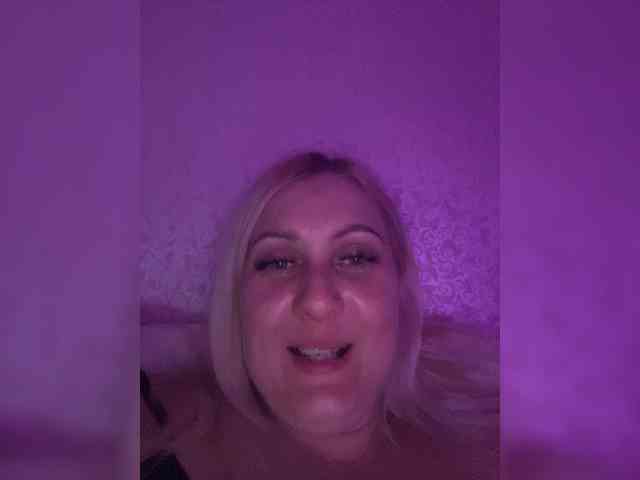 MissDivine webcam