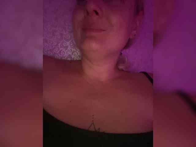 MissDivine webcam