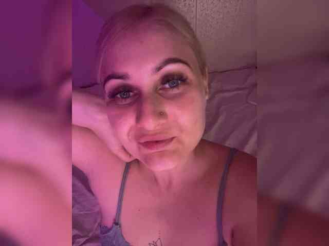 Cherrybabe's cam show statistics and live stream
