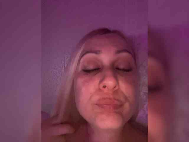 MissDivine webcam