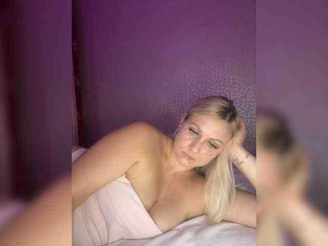 MissDivine webcam