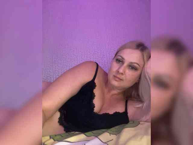 MissDivine webcam