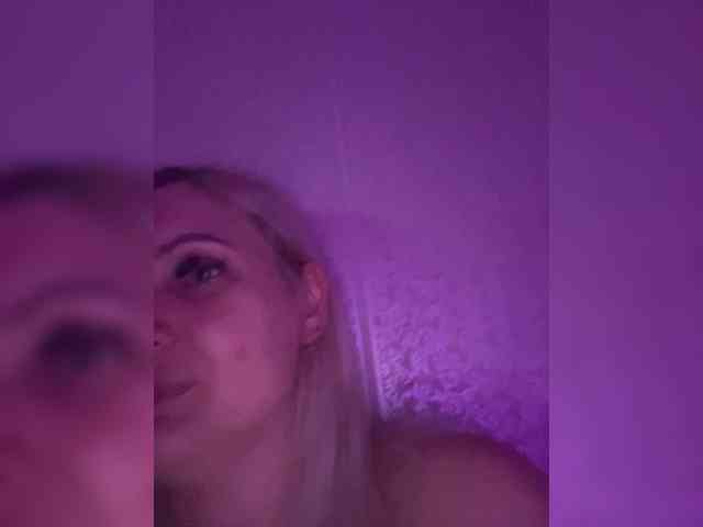 MissDivine webcam