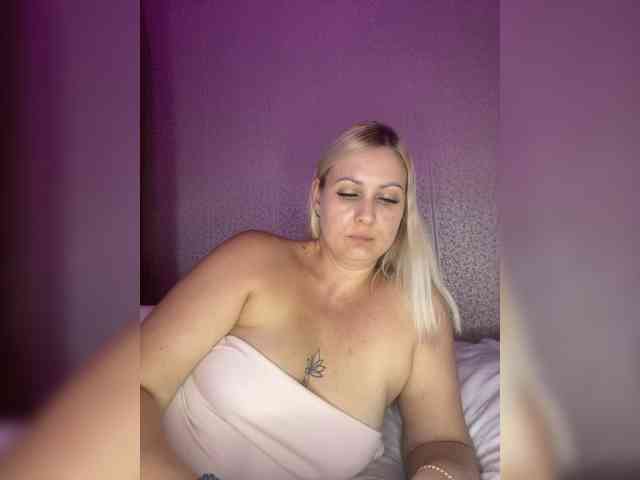 MissDivine webcam