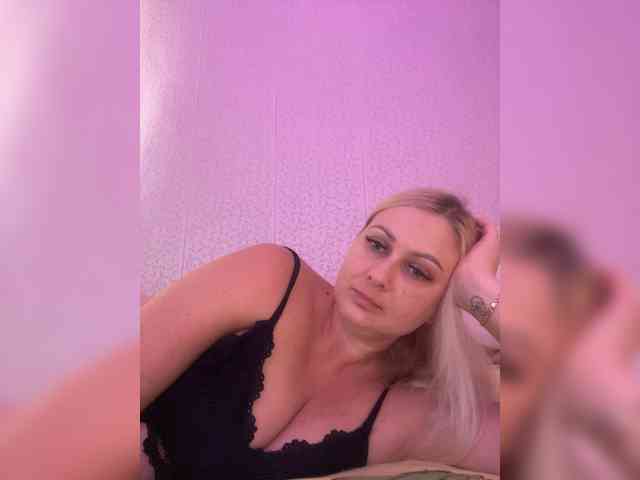 MissDivine webcam