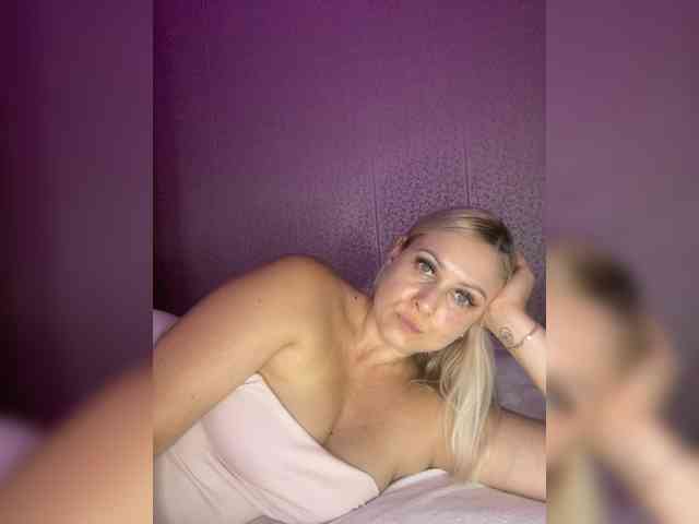 MissDivine webcam