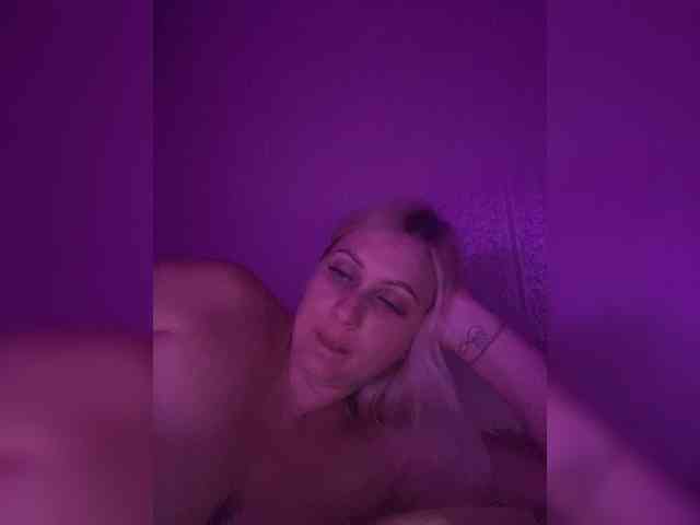 MissDivine webcam