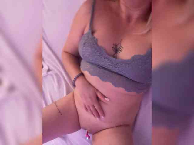 MissDivine webcam