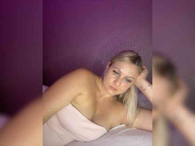 MissDivine webcam