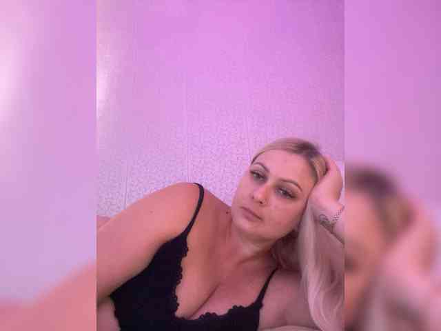 MissDivine webcam
