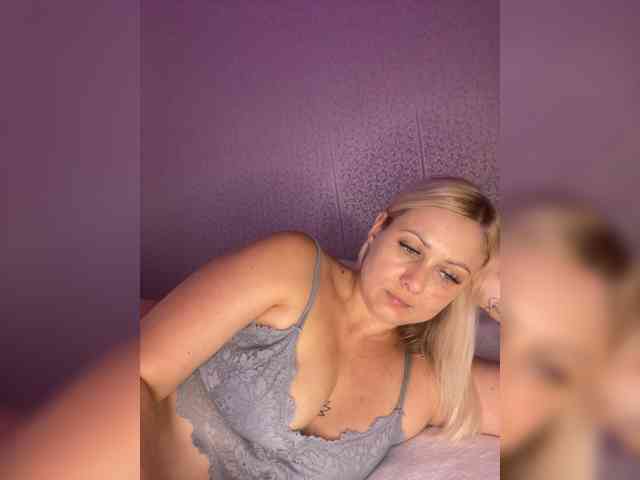 MissDivine webcam
