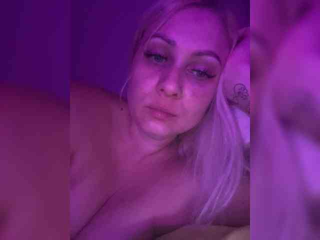 MissDivine webcam