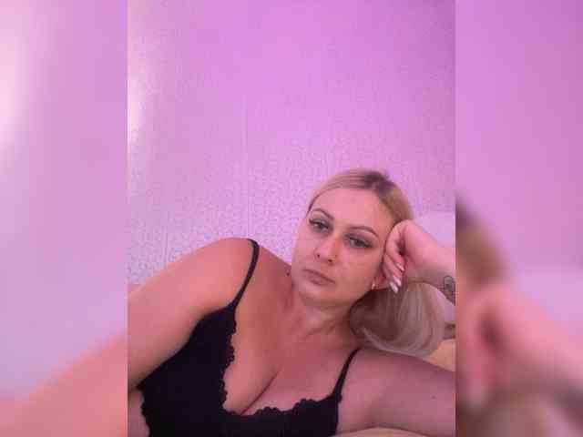 MissDivine webcam