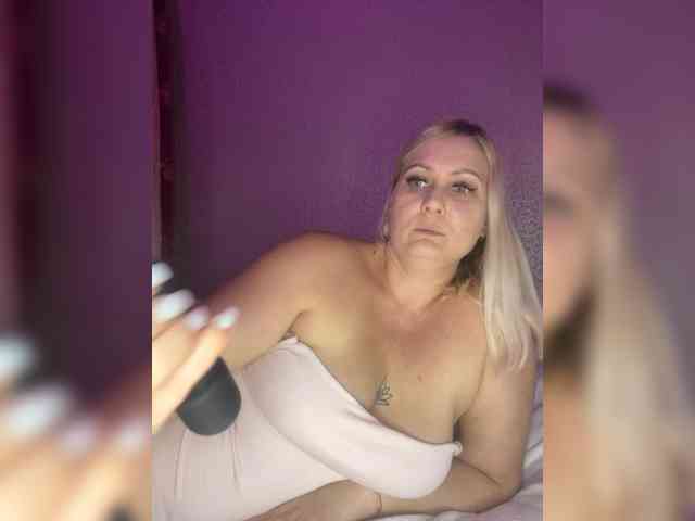 MissDivine webcam