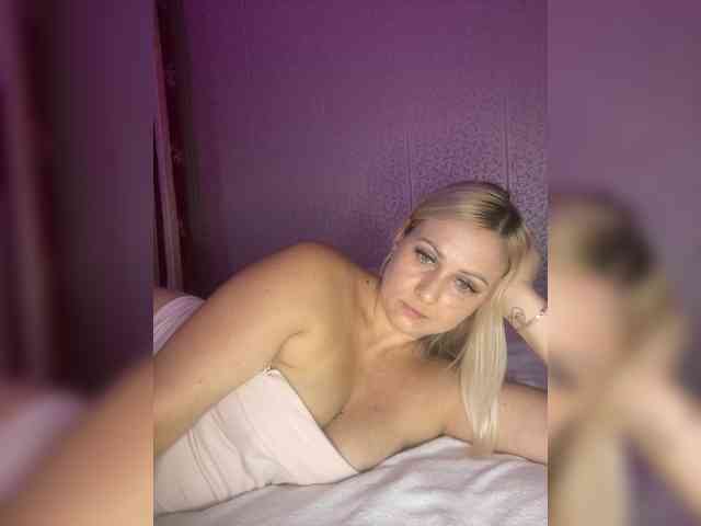 MissDivine webcam