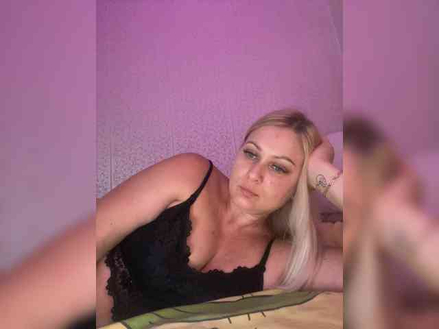 MissDivine webcam