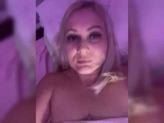 MissDivine webcam