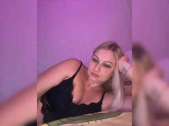 MissDivine webcam