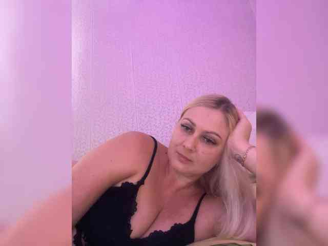 MissDivine webcam
