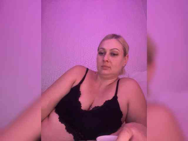 MissDivine webcam