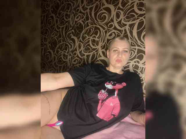 Model ini sedang live sekarang. Enni1