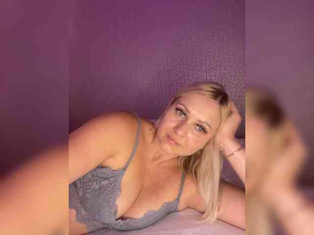 MissDivine webcam