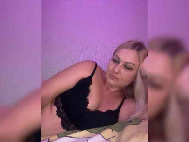 MissDivine webcam