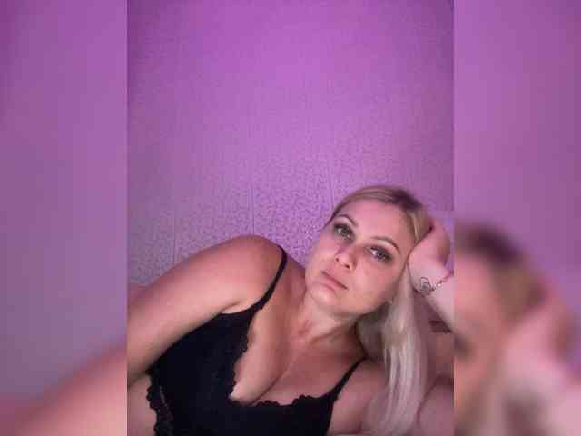 MissDivine webcam