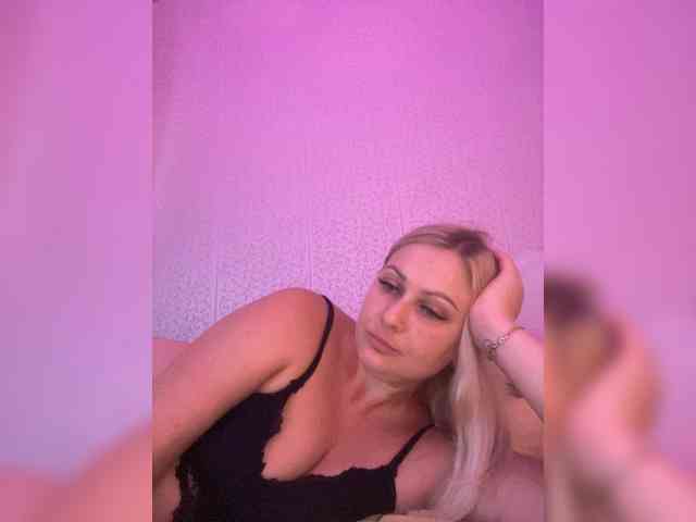 MissDivine webcam