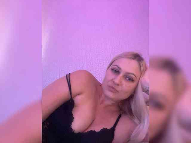 MissDivine webcam