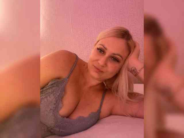 MissDivine webcam