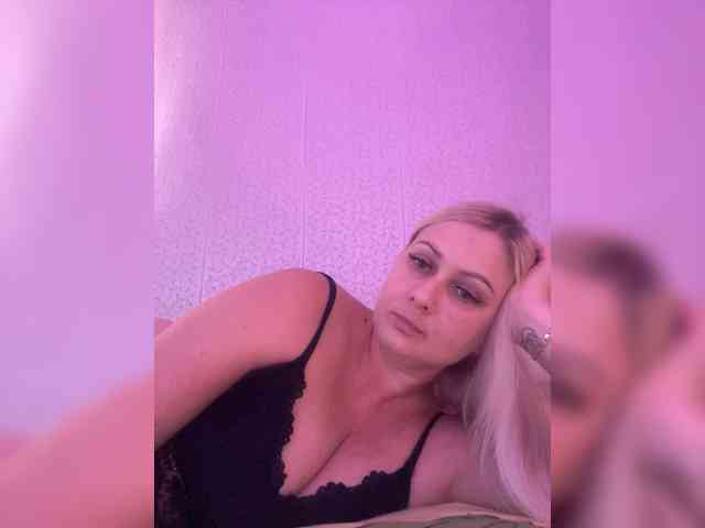 MissDivine webcam