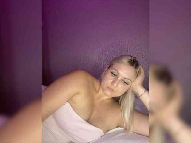 MissDivine webcam