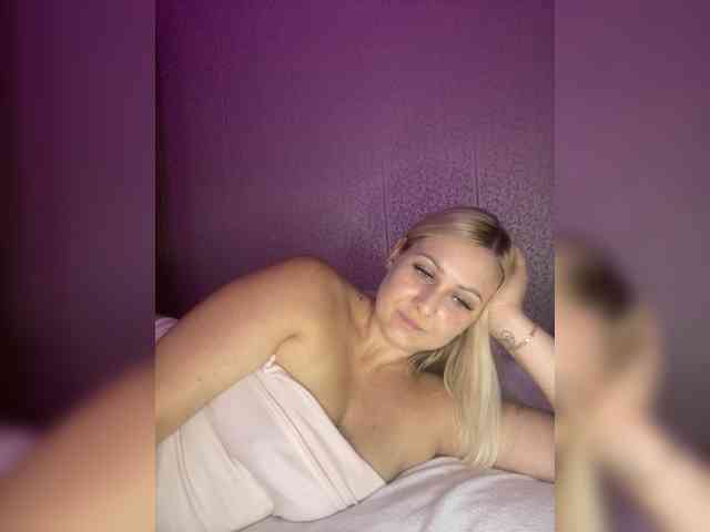 MissDivine webcam