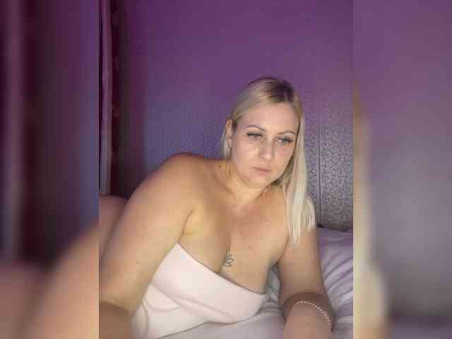 MissDivine webcam