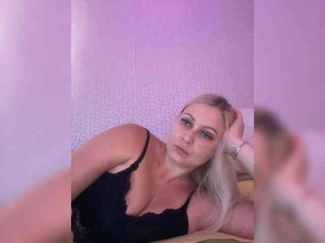 MissDivine webcam