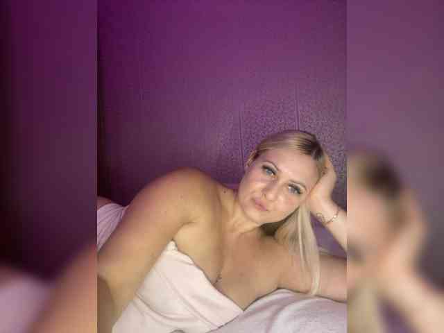 MissDivine webcam