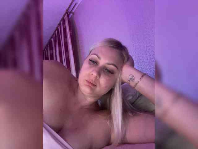 MissDivine webcam