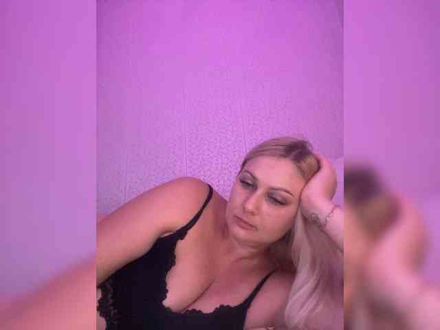 MissDivine webcam