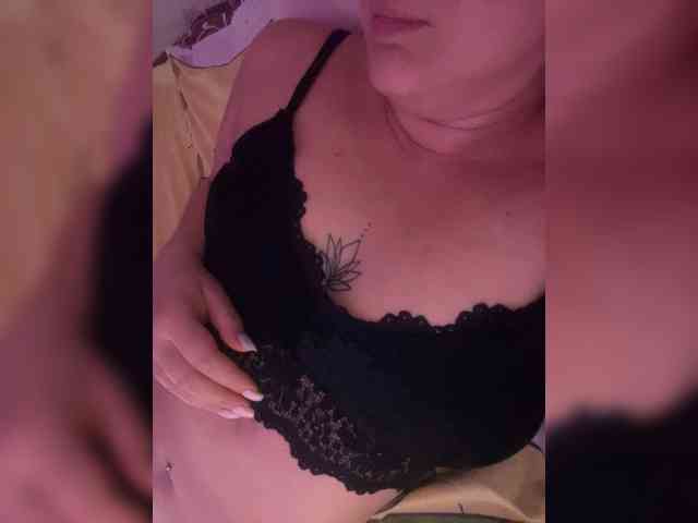 MissDivine webcam