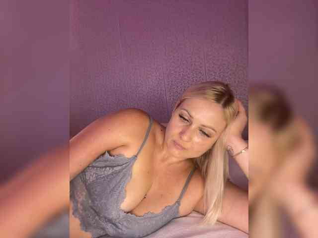 MissDivine webcam